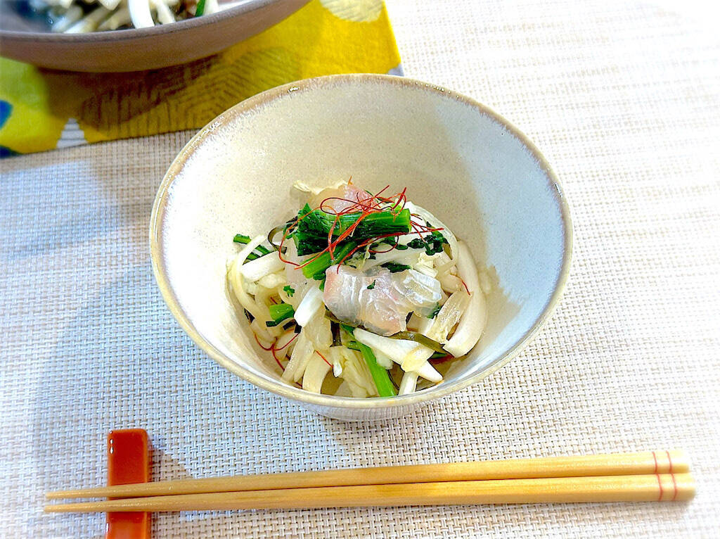【意外な組み合わせ】白菜×春菊×刺身のサラダ仕立て爆誕！ご飯もお酒もススム♡お茶漬けにすると二度おいしい!?