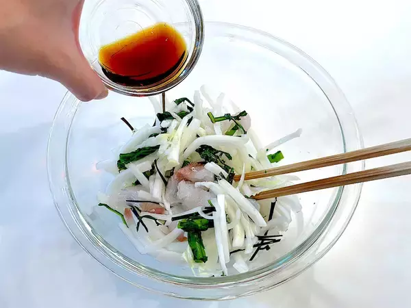 「【意外な組み合わせ】白菜×春菊×刺身のサラダ仕立て爆誕！ご飯もお酒もススム♡お茶漬けにすると二度おいしい!?」の画像