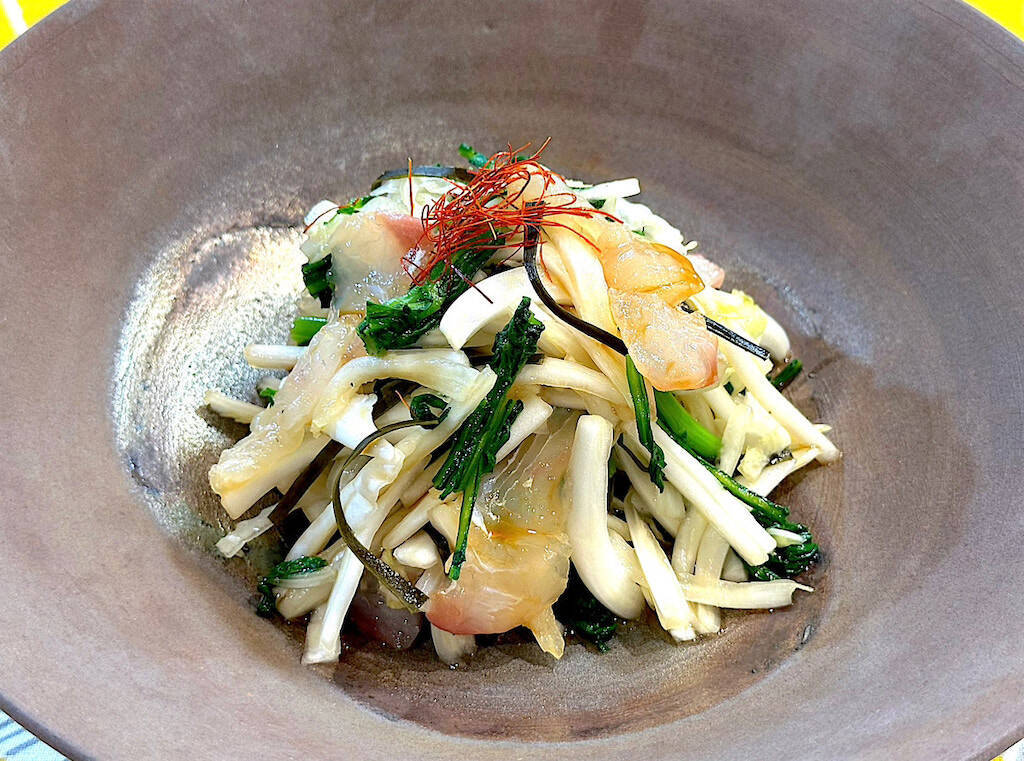 【意外な組み合わせ】白菜×春菊×刺身のサラダ仕立て爆誕！ご飯もお酒もススム♡お茶漬けにすると二度おいしい!?