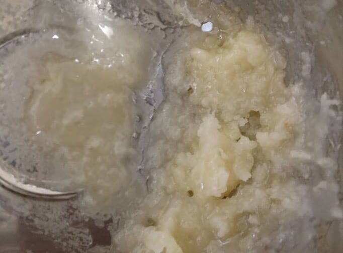 【お祭り屋台のフルーツ飴♪完コピしてみた】表面パリッ…からの中ジューシ～♡失敗しない飴掛けテクも詳しく解説