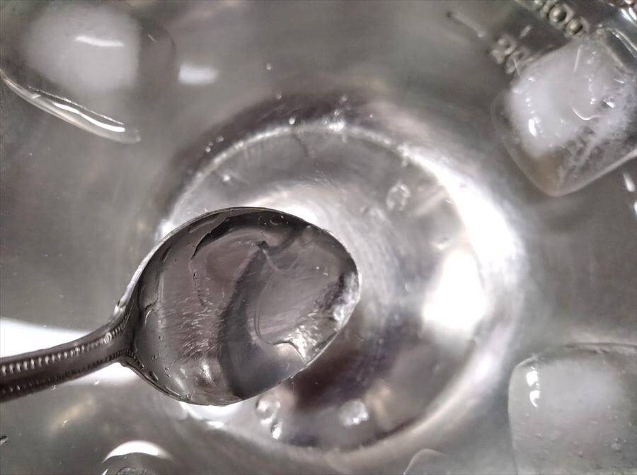 【お祭り屋台のフルーツ飴♪完コピしてみた】表面パリッ…からの中ジューシ～♡失敗しない飴掛けテクも詳しく解説