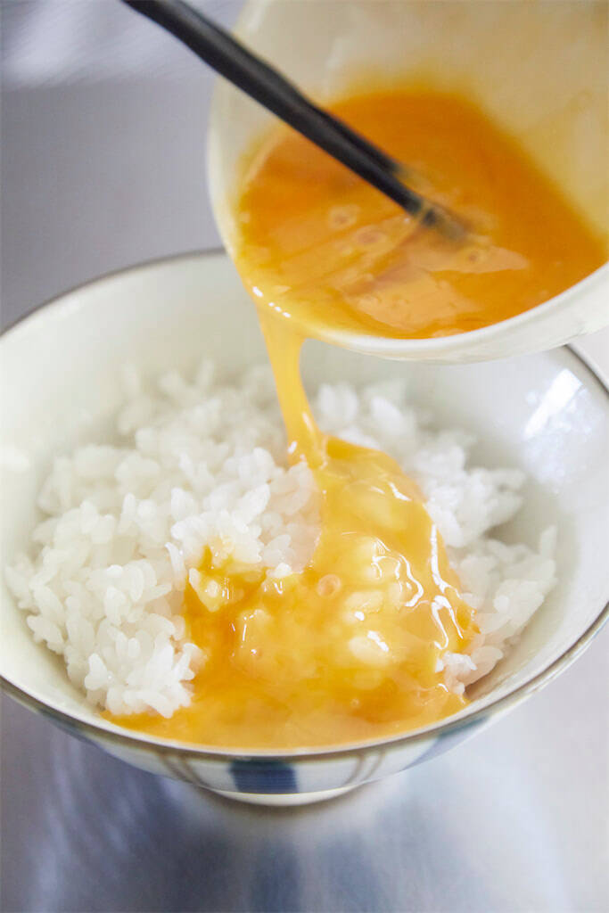 【卵かけご飯】の概念が変わる！ご飯はアッツアツに加熱し「バター」を仕込む熱狂レシピ【料理研究家直伝】