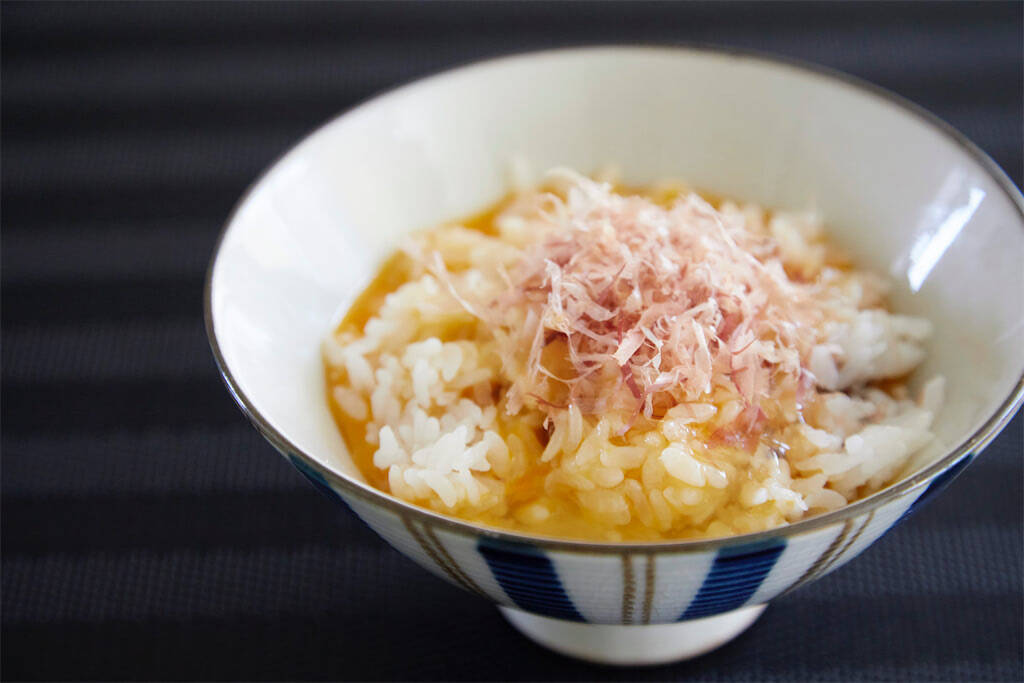 【卵かけご飯】の概念が変わる！ご飯はアッツアツに加熱し「バター」を仕込む熱狂レシピ【料理研究家直伝】