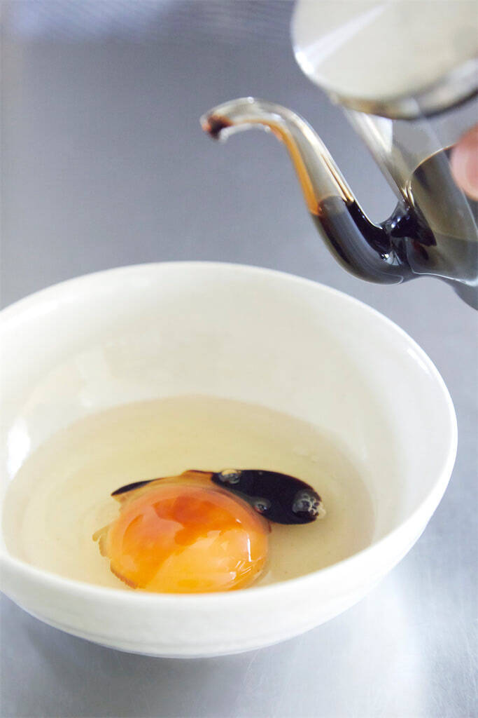 【卵かけご飯】の概念が変わる！ご飯はアッツアツに加熱し「バター」を仕込む熱狂レシピ【料理研究家直伝】