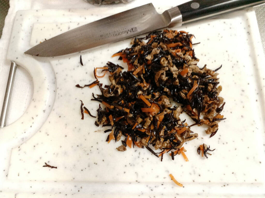 余りがち"ひじき煮"が絶品「和風肉だんご」に転生！旨味ジュワっとさつま揚げ風!?【農家直伝】