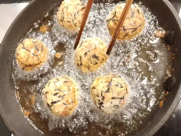 「余りがち"ひじき煮"が絶品「和風肉だんご」に転生！旨味ジュワっとさつま揚げ風!?【農家直伝】」の画像