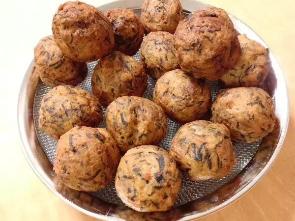 「余りがち"ひじき煮"が絶品「和風肉だんご」に転生！旨味ジュワっとさつま揚げ風!?【農家直伝】」の画像