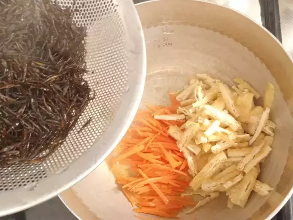 「余りがち"ひじき煮"が絶品「和風肉だんご」に転生！旨味ジュワっとさつま揚げ風!?【農家直伝】」の画像