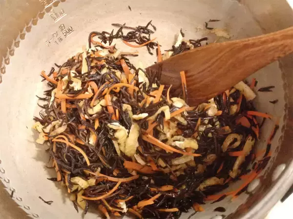 「余りがち"ひじき煮"が絶品「和風肉だんご」に転生！旨味ジュワっとさつま揚げ風!?【農家直伝】」の画像