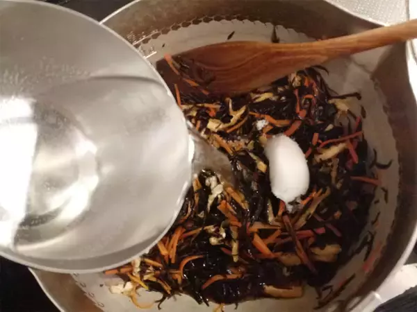 「余りがち"ひじき煮"が絶品「和風肉だんご」に転生！旨味ジュワっとさつま揚げ風!?【農家直伝】」の画像