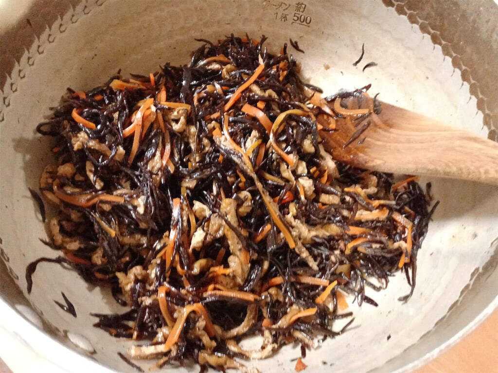 余りがち"ひじき煮"が絶品「和風肉だんご」に転生！旨味ジュワっとさつま揚げ風!?【農家直伝】