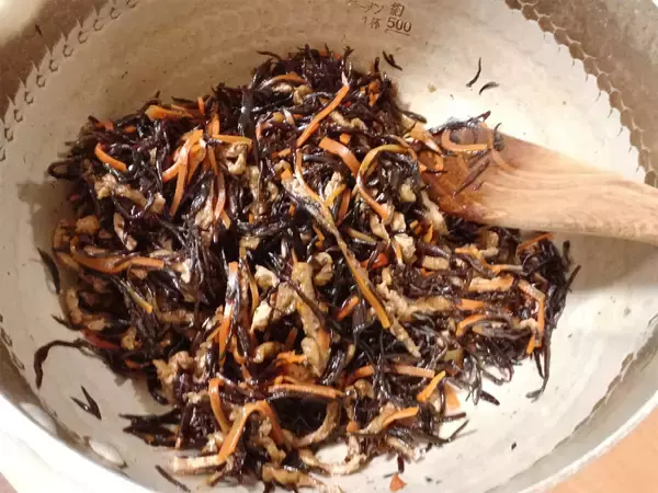 「余りがち"ひじき煮"が絶品「和風肉だんご」に転生！旨味ジュワっとさつま揚げ風!?【農家直伝】」の画像