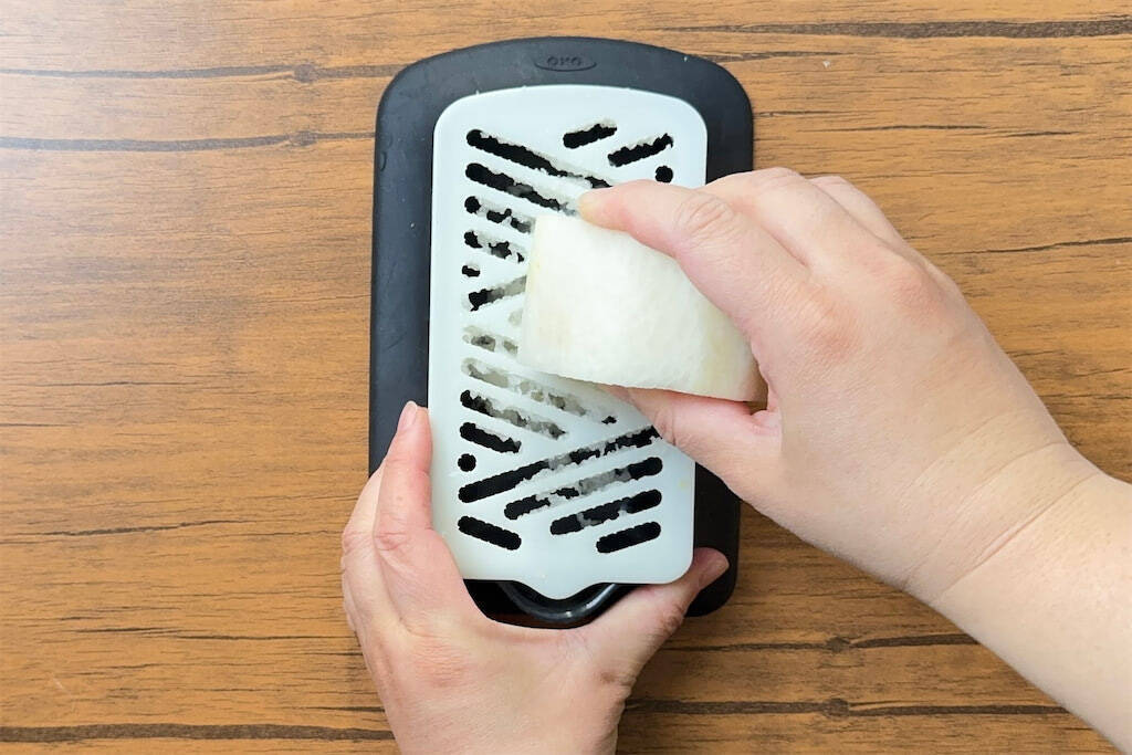 挽き肉に“おろし”を和えた肉ダネはふわふわ♡お揚げに詰めて「あんかけ鶏大根蒸し」作ろう！痩せる系