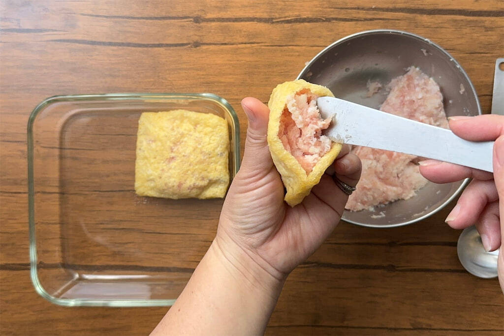 挽き肉に“おろし”を和えた肉ダネはふわふわ♡お揚げに詰めて「あんかけ鶏大根蒸し」作ろう！痩せる系