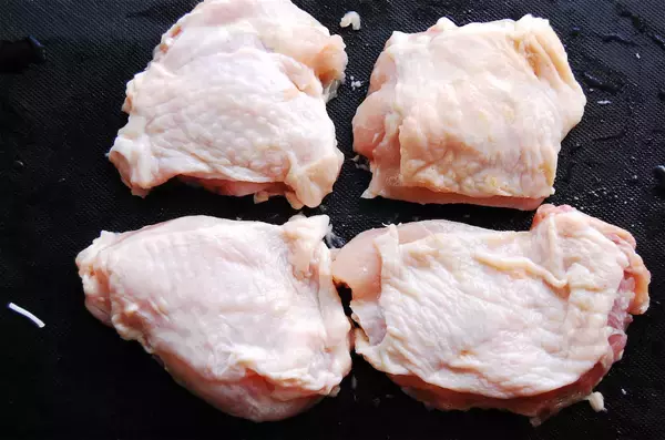 「【現時点で最強の"カリふわ"食感】漬け込まずに爆速10分！米粉がキモ♡「肉汁注意な唐揚げ」作ろう！」の画像