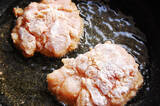「【現時点で最強の"カリふわ"食感】漬け込まずに爆速10分！米粉がキモ♡「肉汁注意な唐揚げ」作ろう！」の画像7