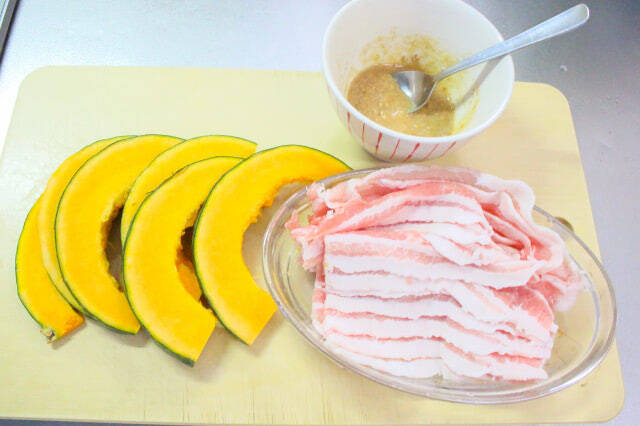 【コールドスタート調理】なら焦げない・生焼けしない！「かぼちゃの豚巻き」を冷たいフライパンから焼いてみた