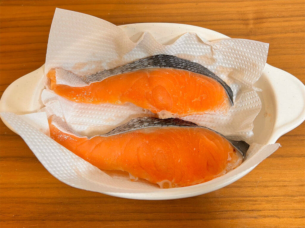 【おかわり製造機】レンチンで「自家製鮭フレーク」作ってみた！市販品では出せないふっくらしっとり感♡