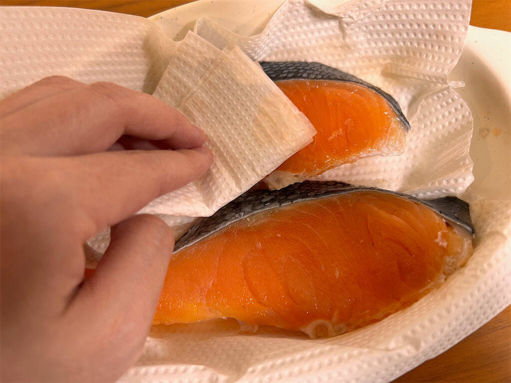 【おかわり製造機】レンチンで「自家製鮭フレーク」作ってみた！市販品では出せないふっくらしっとり感♡