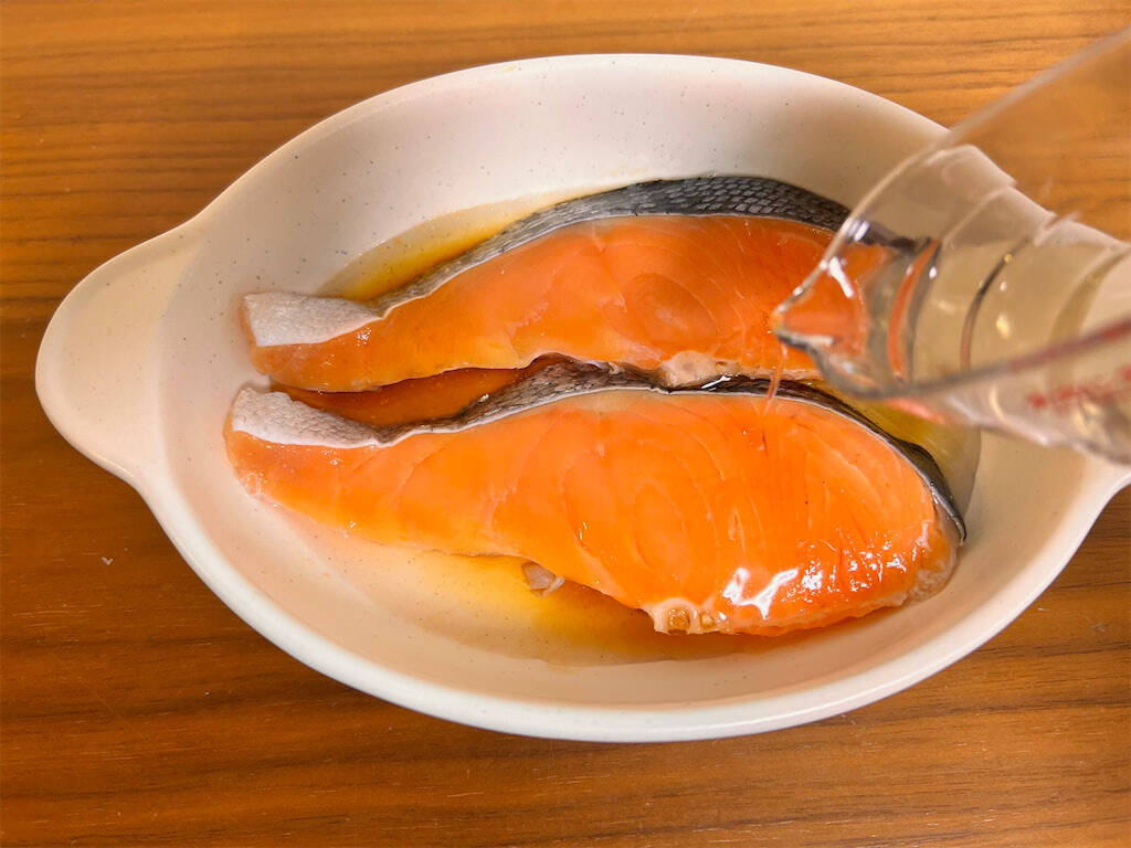 【おかわり製造機】レンチンで「自家製鮭フレーク」作ってみた！市販品では出せないふっくらしっとり感♡