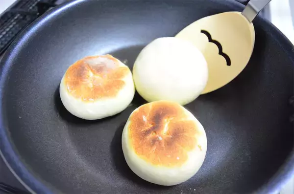 「【おてっか、って知ってる？】なす味噌とろ～り！長野の郷土食「おてっか」でおやき焼いてみた！とろける～♡」の画像