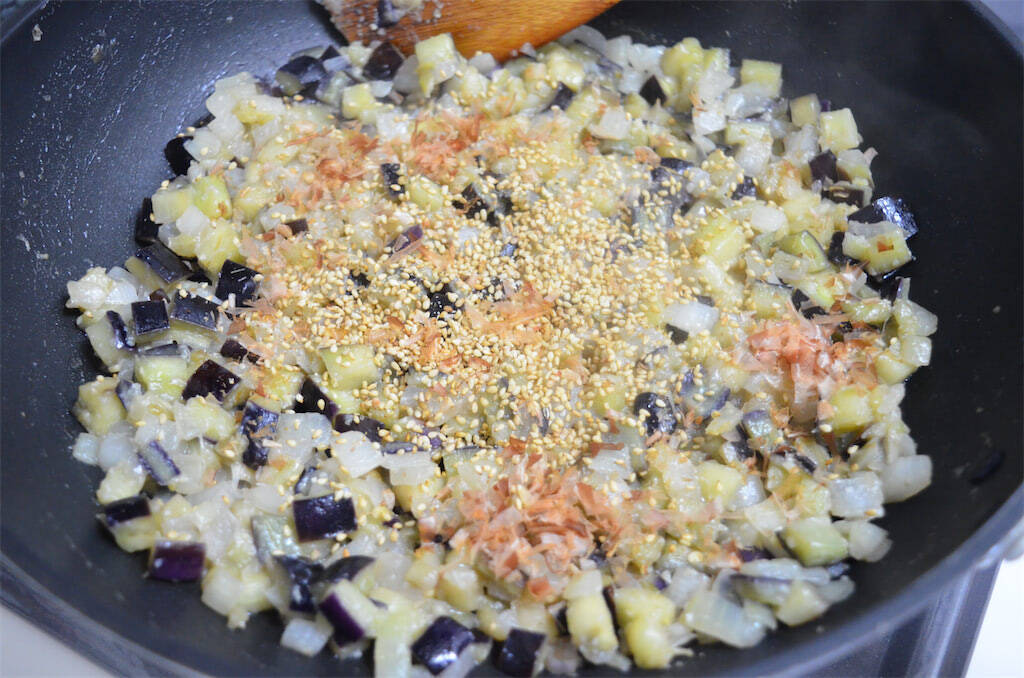 【おてっか、って知ってる？】なす味噌とろ～り！長野の郷土食「おてっか」でおやき焼いてみた！とろける～♡