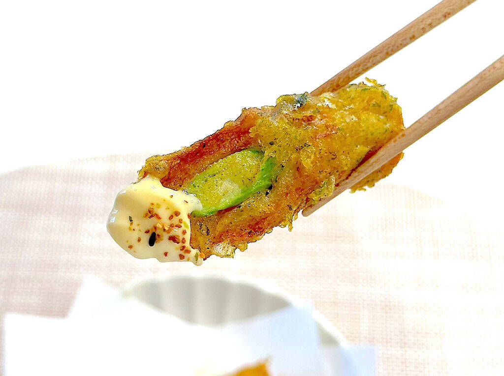 夫があと30個イケると絶賛！アスパラをちくわに詰めて「磯辺揚げ」作ろう！サックサク…からのカレー風味フワン♡