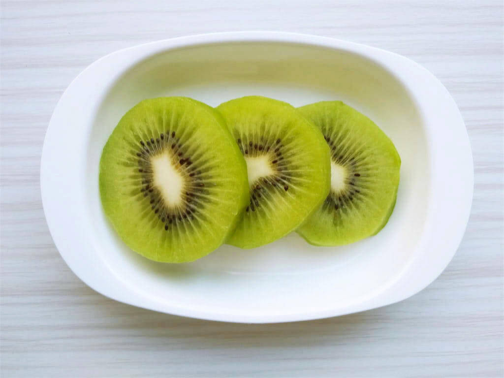 酸っぱい「キウイ」を甘くする裏技試してみた！え、ショックを与えて保存!?スライスして一晩おく!?【比較実験】