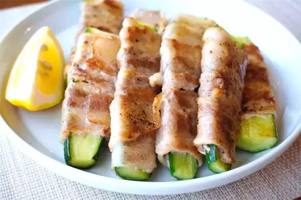 「【野菜クイズ】スーパーのきゅうり…鮮度はどこで見分ける？「トゲ」「ヘタ」「先端の花」【きゅうり農家直伝】」の画像