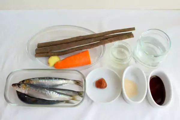「【ズボラでも作れる魚料理】頭とワタ取るだけ「イワシと根菜の梅しょうゆ煮」作ってみた！小骨ごとイケる♪」の画像