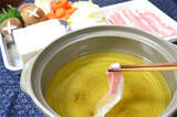 「【春の鍋料理】「緑茶」で豚肉をしゃぶしゃぶしてみた！香りと旨味でお口の中が茶畑や〜♡【静岡県の農家直伝】」の画像1