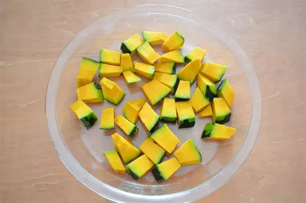 「【日本人好み!?】白だしで和風仕立てな「かぼちゃのキッシュ」作ってみた！パイ生地不要でお手軽〜♪」の画像
