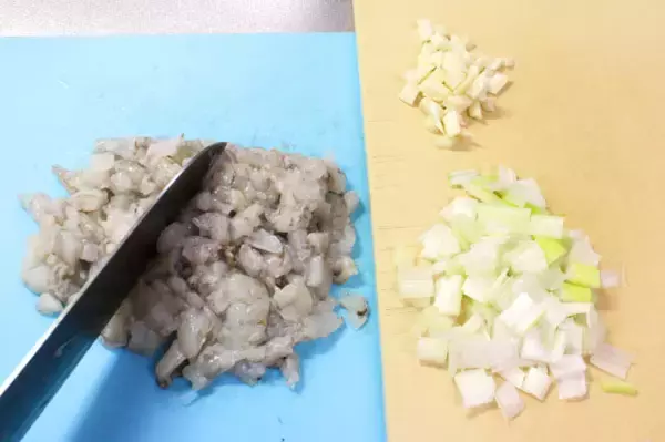 「プリッふわっ“シュリンプ”にガーリックバター染みっ染み♡エビを再構築の「新ガーリックシュリンプ」作ろう」の画像