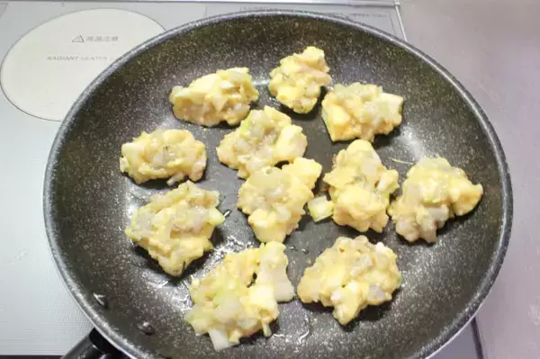 「プリッふわっ“シュリンプ”にガーリックバター染みっ染み♡エビを再構築の「新ガーリックシュリンプ」作ろう」の画像