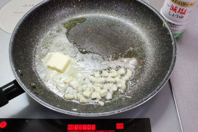 プリッふわっ“シュリンプ”にガーリックバター染みっ染み♡エビを再構築の「新ガーリックシュリンプ」作ろう