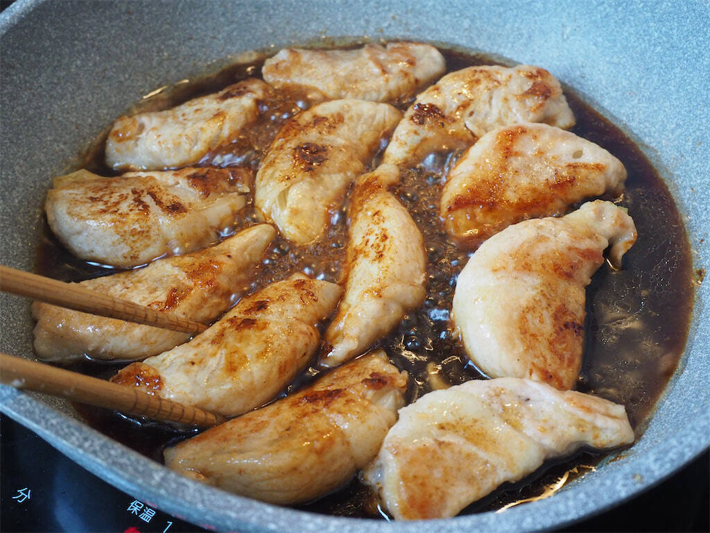 【照りっ照りの中から旨味ジュワ～】新玉ねぎの甘み炸裂「肉巻き」作ってみた！甘酸っぱ辛くてもう最強♪