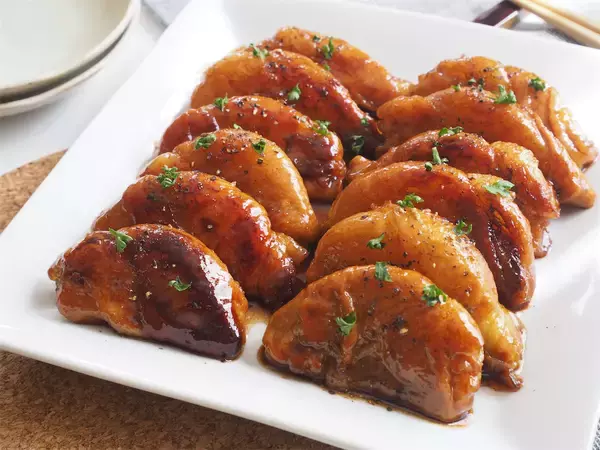 「【照りっ照りの中から旨味ジュワ～】新玉ねぎの甘み炸裂「肉巻き」作ってみた！甘酸っぱ辛くてもう最強♪」の画像