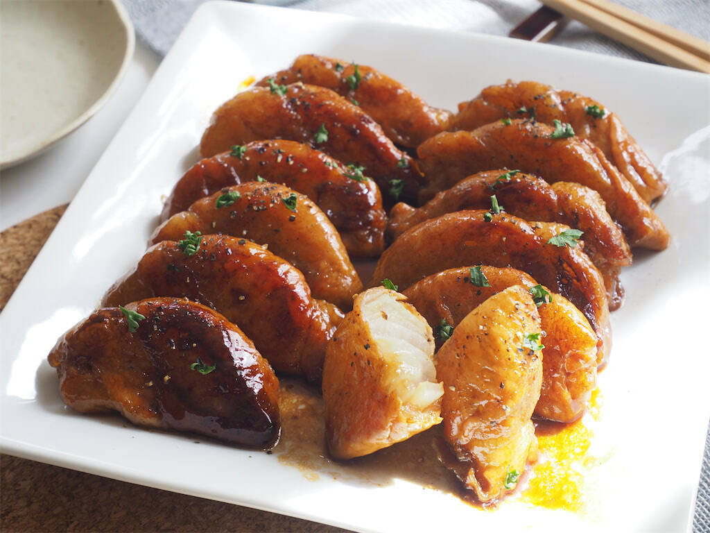 【照りっ照りの中から旨味ジュワ～】新玉ねぎの甘み炸裂「肉巻き」作ってみた！甘酸っぱ辛くてもう最強♪