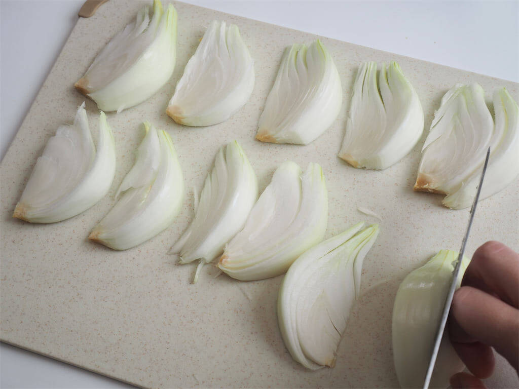 【照りっ照りの中から旨味ジュワ～】新玉ねぎの甘み炸裂「肉巻き」作ってみた！甘酸っぱ辛くてもう最強♪