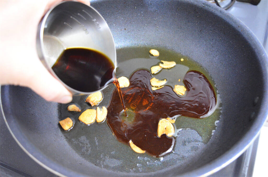 豆腐がペペロンチーノに!?洋風な「豆腐ステーキ」作ってみた！オリーブオイル×しょうゆのパンチがヤバい♡