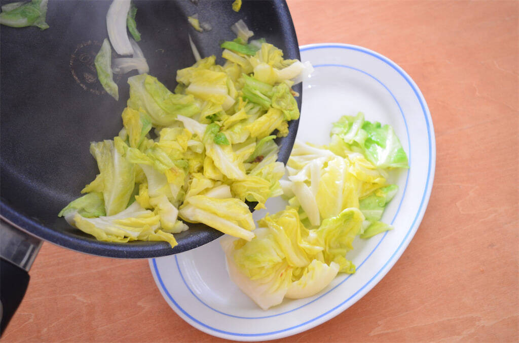 豆腐がペペロンチーノに!?洋風な「豆腐ステーキ」作ってみた！オリーブオイル×しょうゆのパンチがヤバい♡