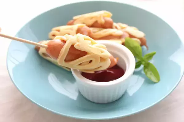 「【SNSで大バズり】ホケミで簡単♪「揚げないアメリカンドッグ」作ってみた！罪悪感ナシだから食べ放題♡」の画像