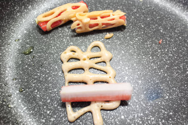 【SNSで大バズり】ホケミで簡単♪「揚げないアメリカンドッグ」作ってみた！罪悪感ナシだから食べ放題♡