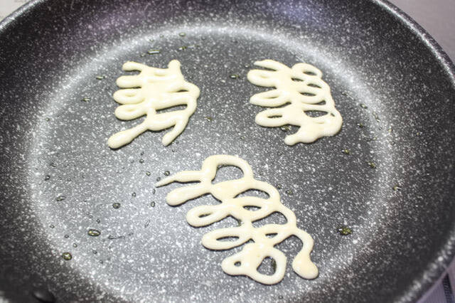 【SNSで大バズり】ホケミで簡単♪「揚げないアメリカンドッグ」作ってみた！罪悪感ナシだから食べ放題♡