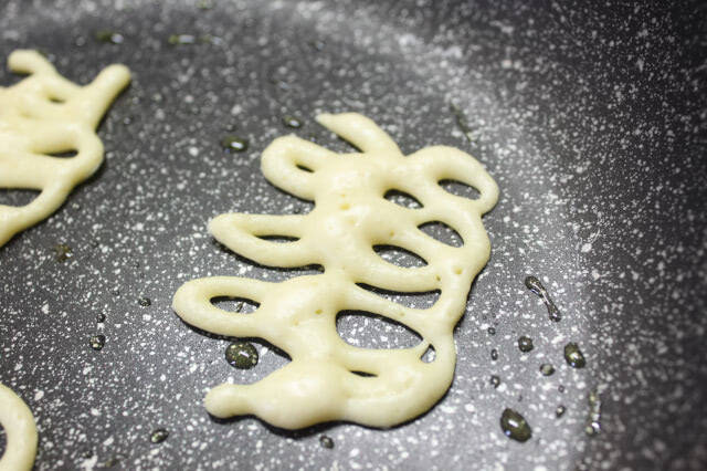 【SNSで大バズり】ホケミで簡単♪「揚げないアメリカンドッグ」作ってみた！罪悪感ナシだから食べ放題♡