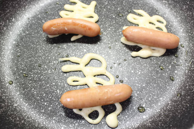 【SNSで大バズり】ホケミで簡単♪「揚げないアメリカンドッグ」作ってみた！罪悪感ナシだから食べ放題♡