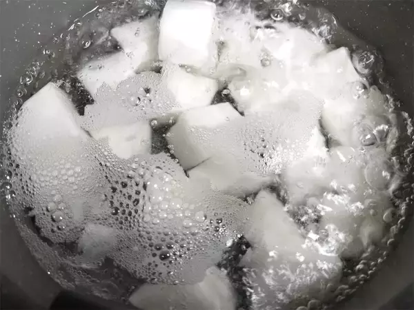 「【笠原将弘の和食基本のき】しっかり焼き目つけたらコトコト煮るべし！王道な「豚の角煮の作り方」に挑戦！」の画像