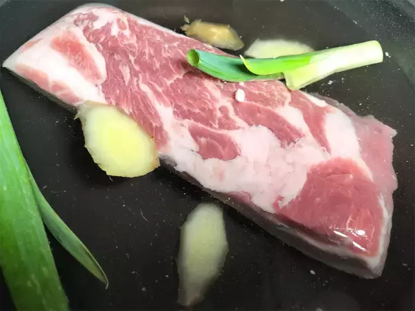 「【笠原将弘の和食基本のき】しっかり焼き目つけたらコトコト煮るべし！王道な「豚の角煮の作り方」に挑戦！」の画像