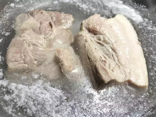 「【笠原将弘の和食基本のき】しっかり焼き目つけたらコトコト煮るべし！王道な「豚の角煮の作り方」に挑戦！」の画像
