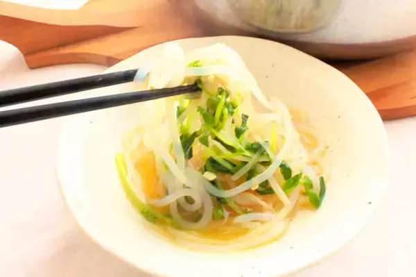 「リュウジ『絶対に痩せさせる自信あり』 豆由来の食材で「超コスパ痩せ豆腐鍋」に挑戦！キレのある辛さ♡」の画像